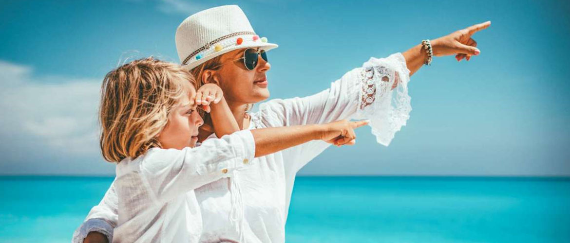 Wakacje z soczewkami kontaktowymi- jak dbać?